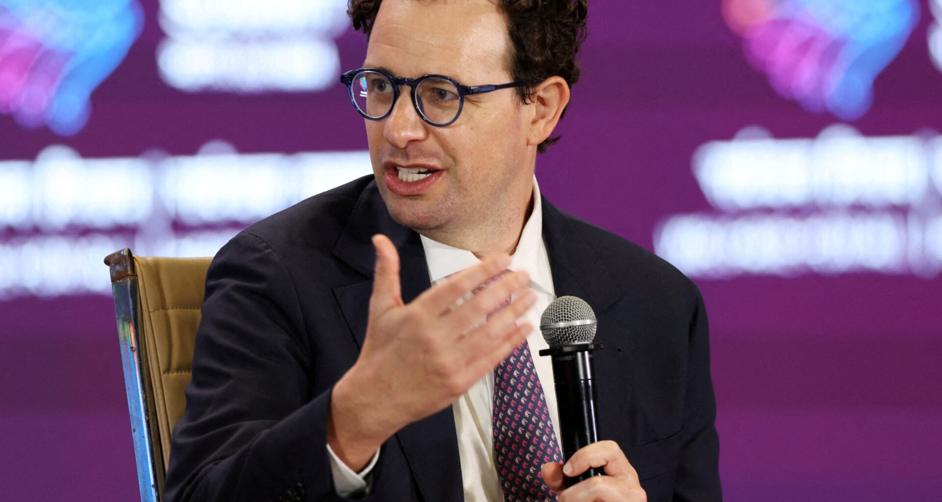 What the proposed AI slowdown means for the US, China, and humanity at large