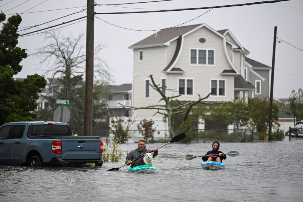 Nor'easter batters U.S. Northeast Coast
