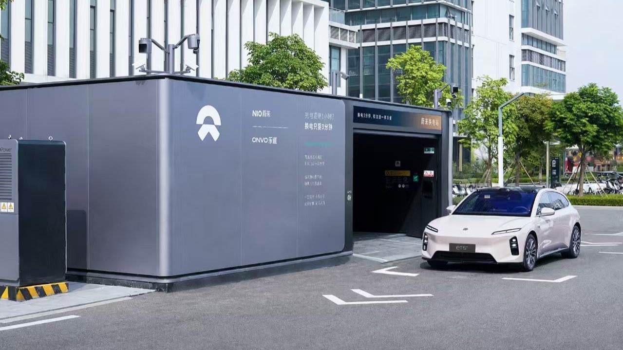 A Nio ET5 Touring undergoing a battery swap at a Nio Power station.