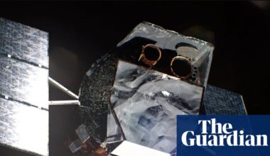 Spacecraft returns to Earth after rescue mission for ageing Nasa telescope fails | Nasa