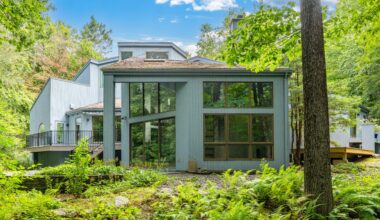 Property of week: CT contemporary merging indoor, outdoor spaces