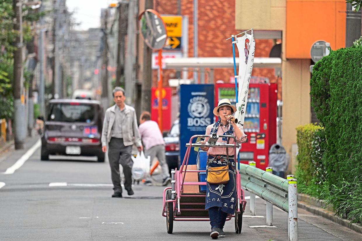 Tofu vendor delivers more than healthy food in eastern Tokyo