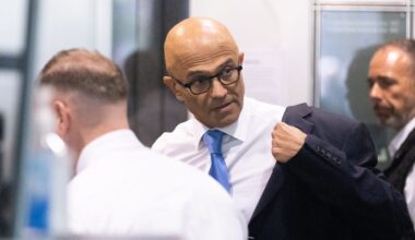 Microsoft's Satya Nadella Adds to AI Debate With Internal Warning