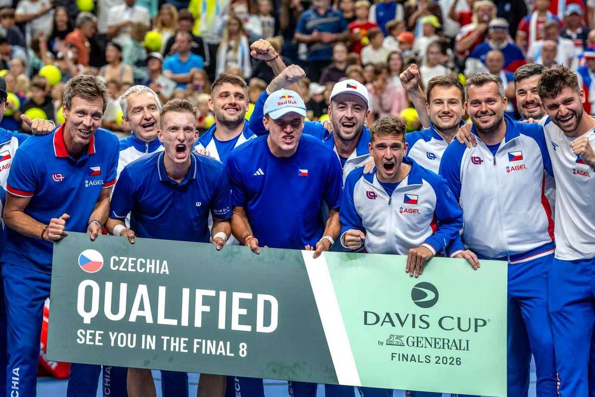 Lehecka and Mensik lead Czech Republic past USA to qualify for Davis Cup Finals