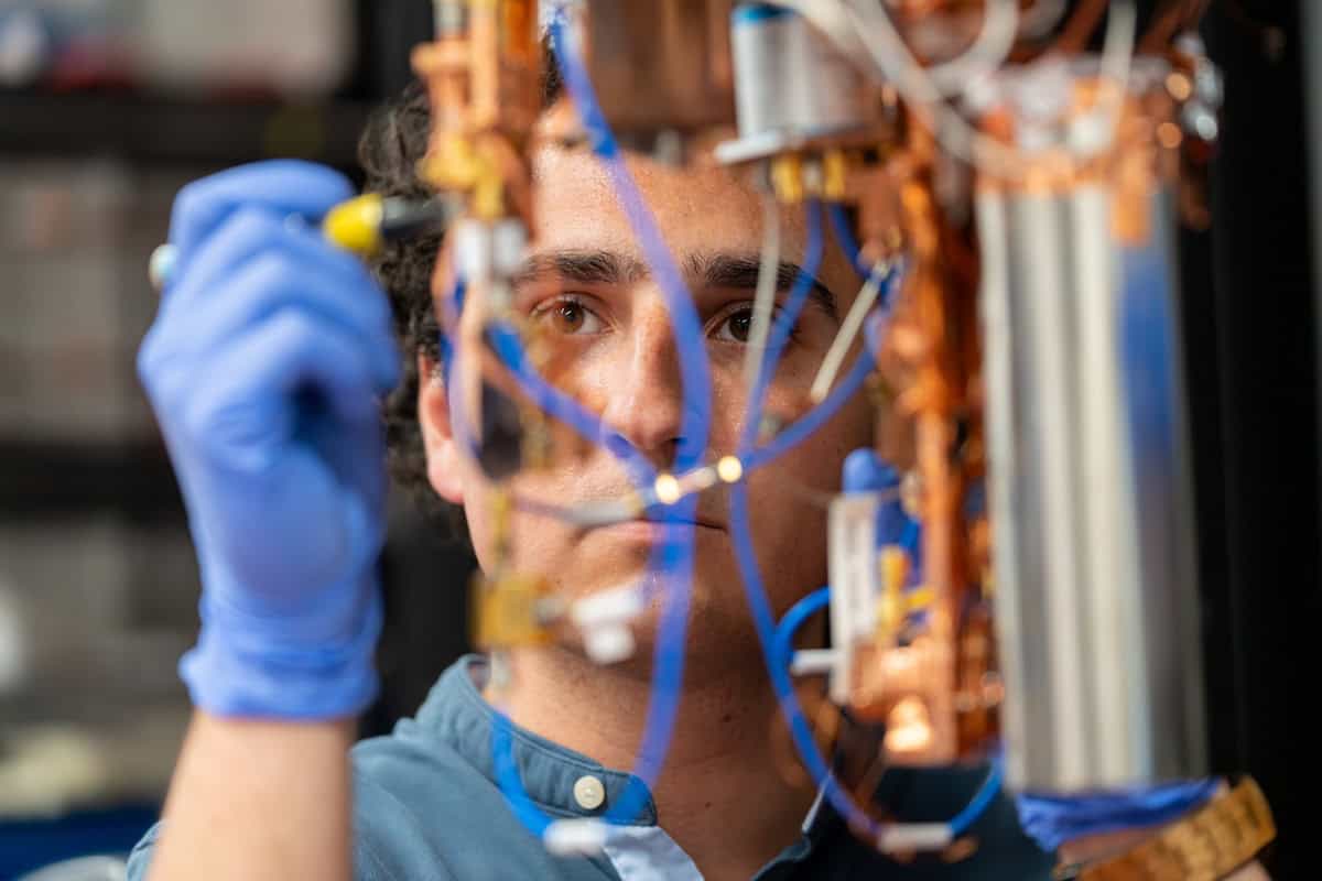 Noise that entangles may accelerate the dawn of quantum technologies – Physics World