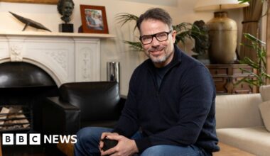 UK's third-biggest taxpayer to leave for Greece - bbc.com