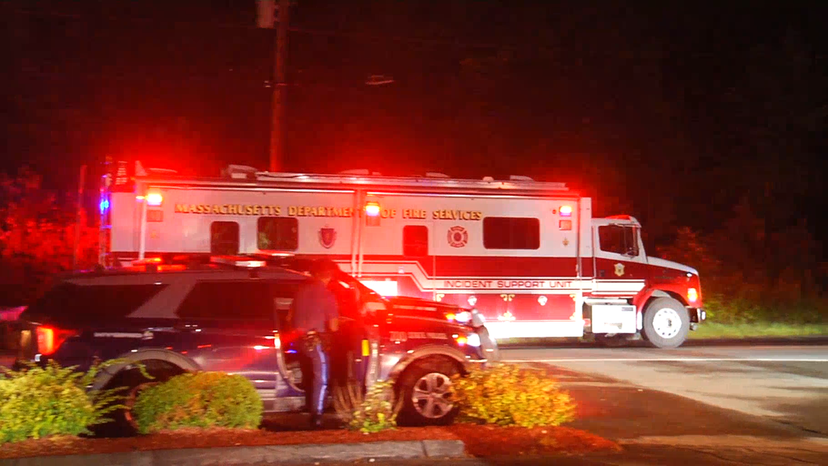 Small plane crashes in Western Mass