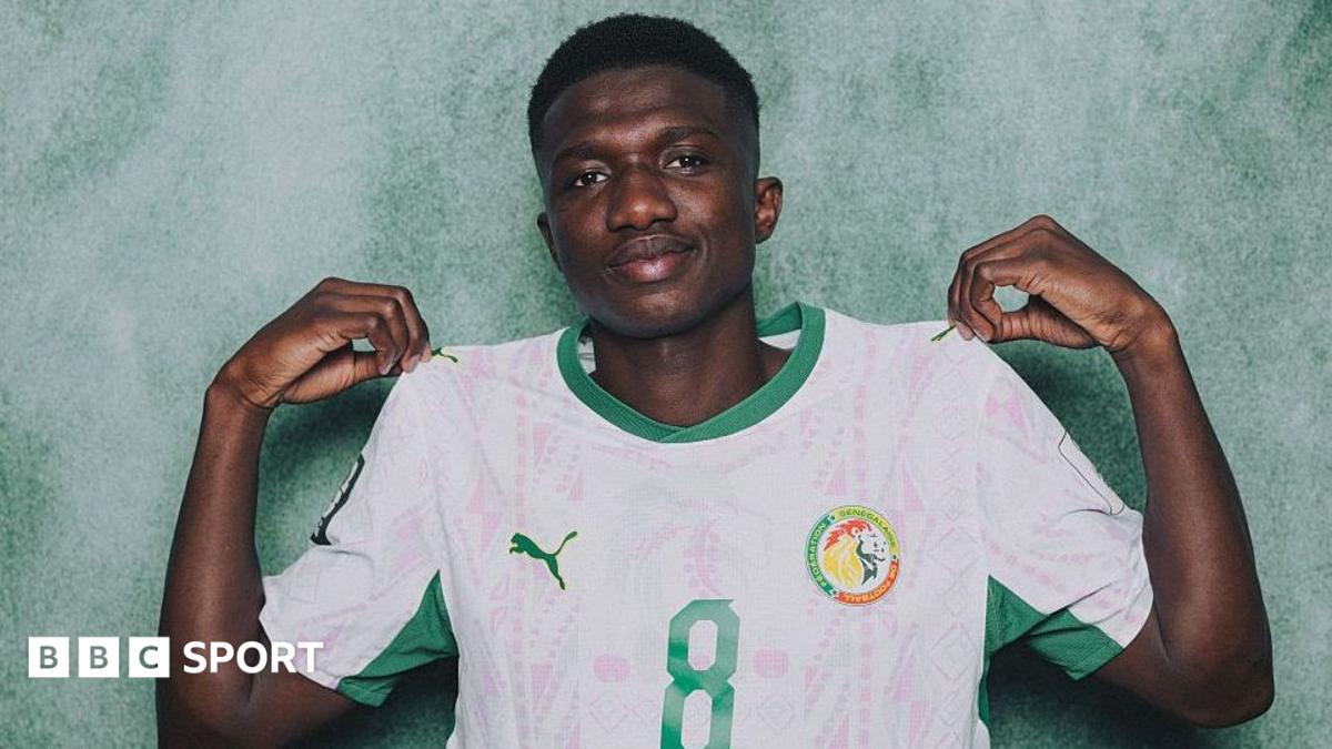 Lamine Camara pinches his shirt