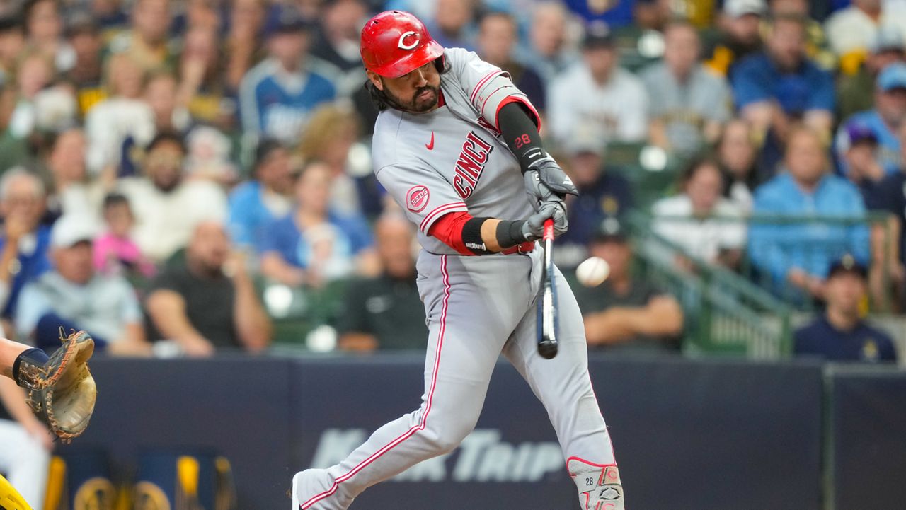 Lukes has go-ahead hit in four-run seventh, Okamoto drives in three as Blue Jays beat Reds 6-5