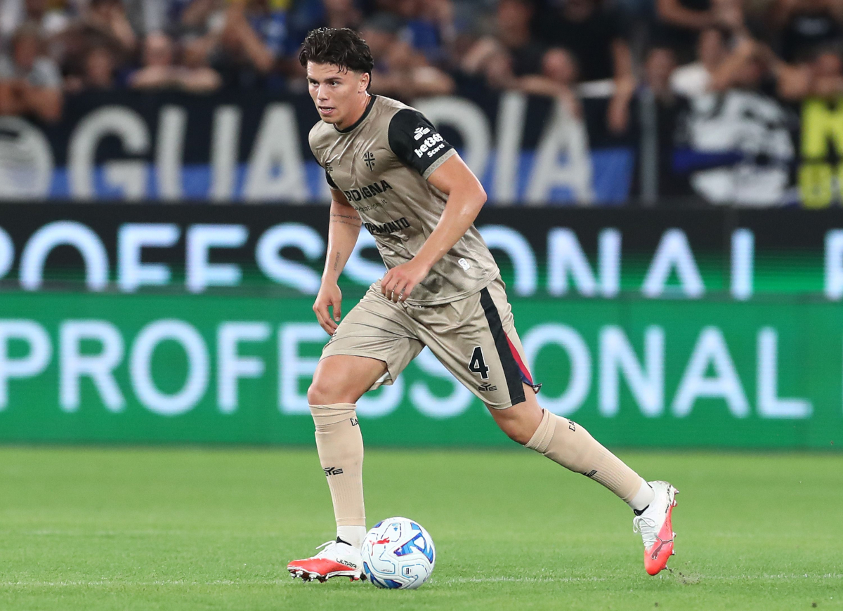 BERGAMO, ITALY - SEPTEMBER 12: Alessandro Romano of Cagliari Calcio in actio during the Serie A match between Atalanta BC and Cagliari Calcio at Stadio Atleti Azzurri d'Italia on September 12, 2026 in Bergamo, Italy. (Photo by Marco Luzzani/Getty Images)