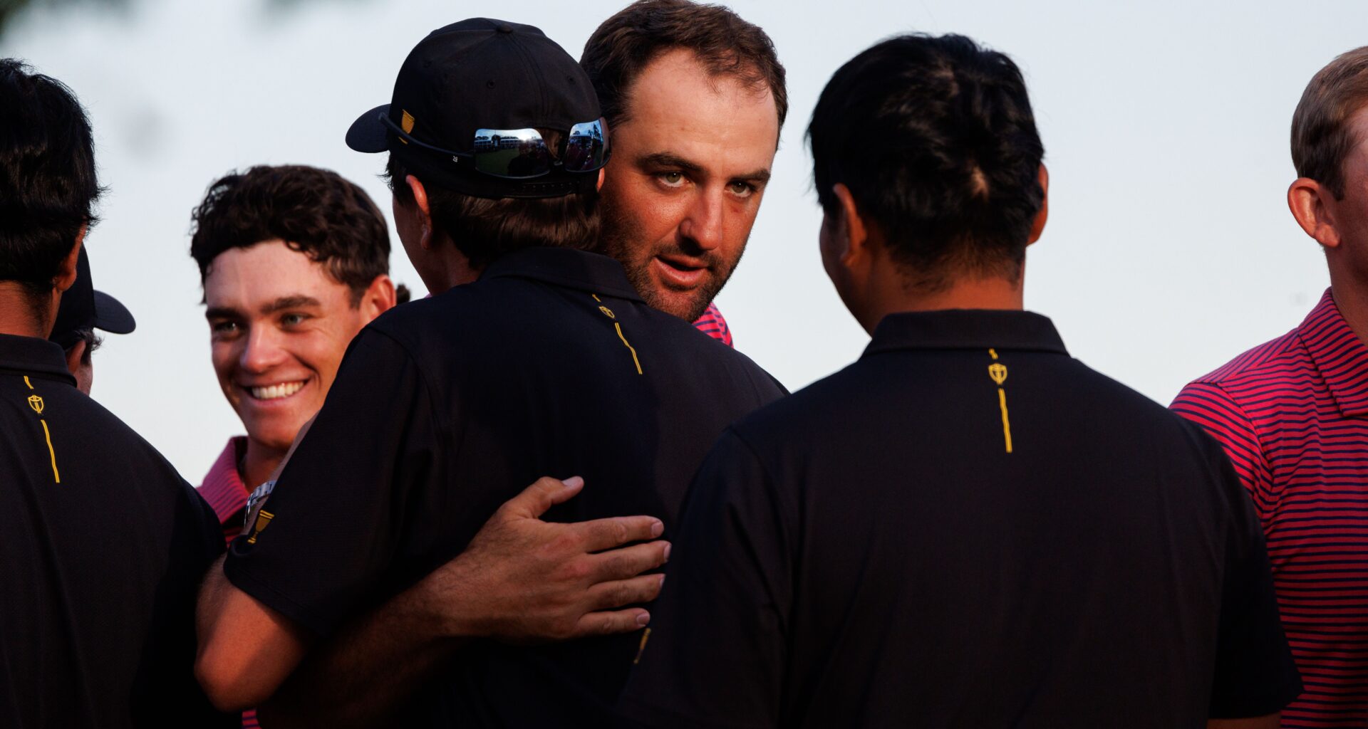 Scottie Scheffler responds to bad fan behavior at the Presidents Cup with a gesture of sportsmanship – Chicago Tribune