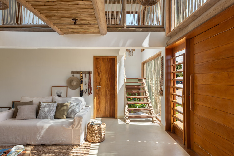 Vila Marebo / Frederico Zanelato | Arquitetos - Interior Photography, Living Room, Wood, Door, Chair, Beam