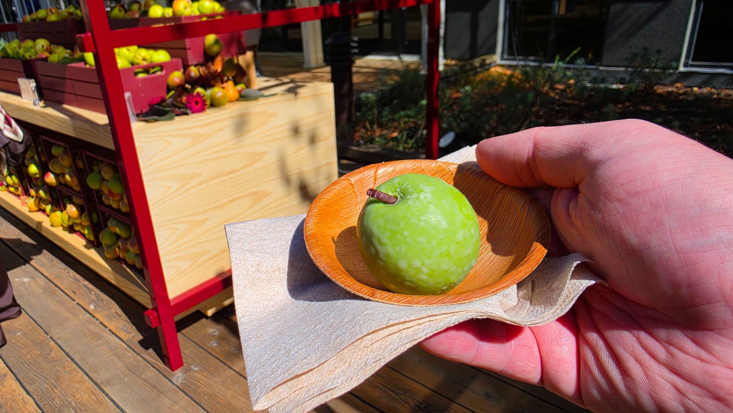 Apple-shaped cake