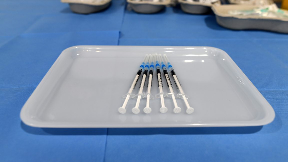 Hypodermic needles lined up in a tray.