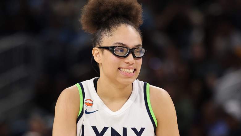 Olivia Miles, Derrick Rose