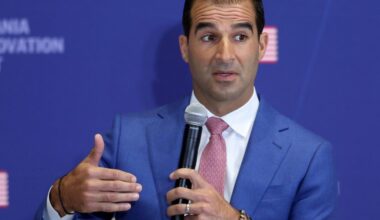 This ex-Navy SEAL spent 5 years in private equity working 100-hour weeks before building a $9 billion startup