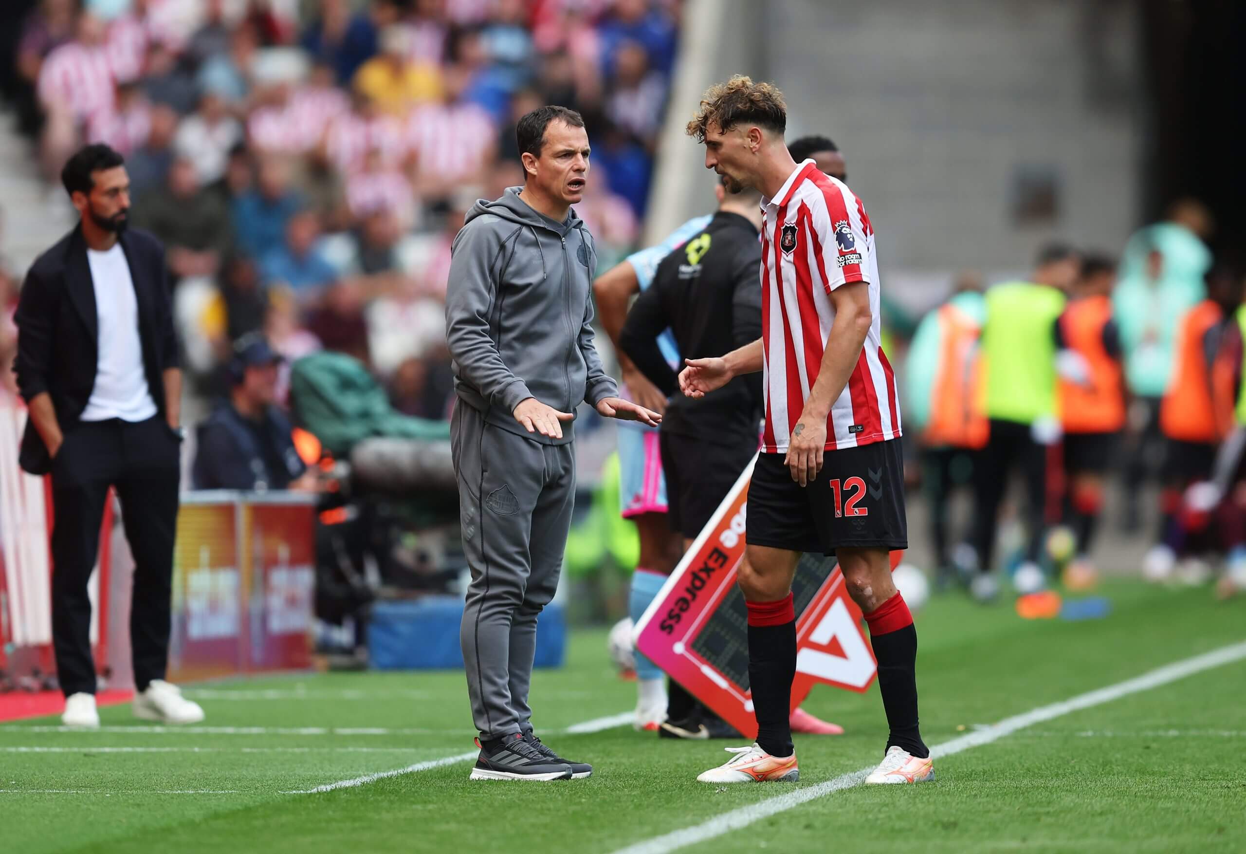 Regis Le Bris instructs Thomas Meunier from the touchline