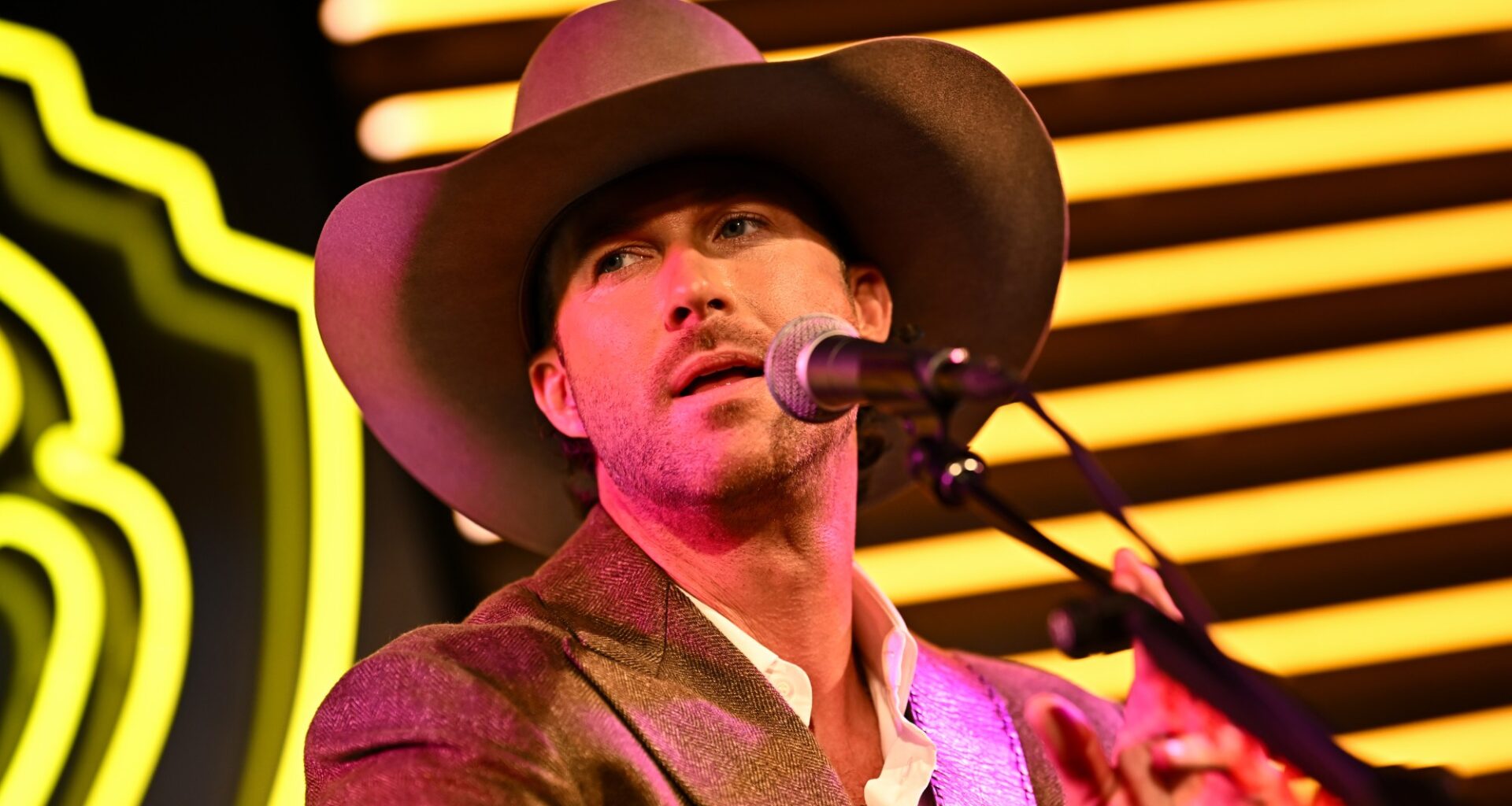 Riley Green Reveals His Secret Weapon to Get Singers on His 'Voice' Team