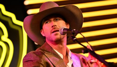 Riley Green Reveals His Secret Weapon to Get Singers on His 'Voice' Team
