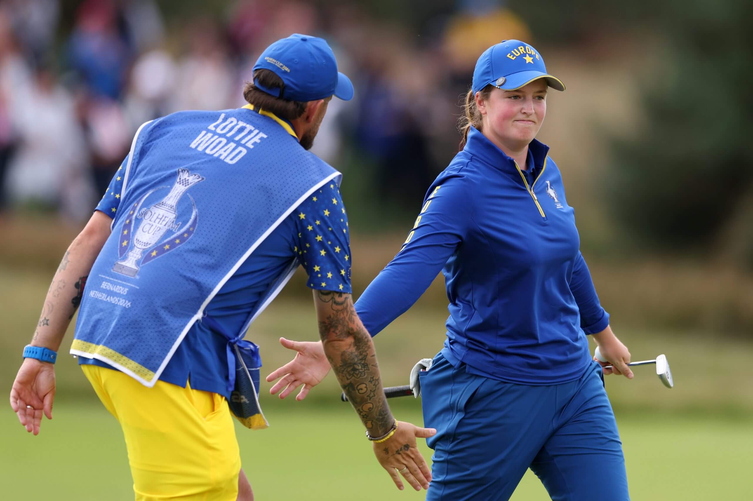 Lottie Woad celebrates after a made putt. 