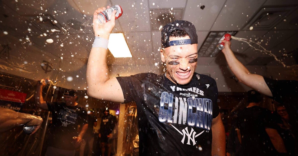 MLB postseason watch: NL wild-card race tightens; Yankees, Dodgers clinch berths