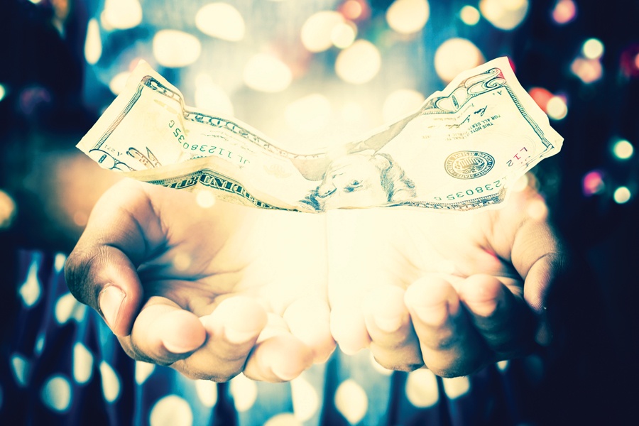 Higher rates to bolster US wealth managers' cash earnings, Fitch says