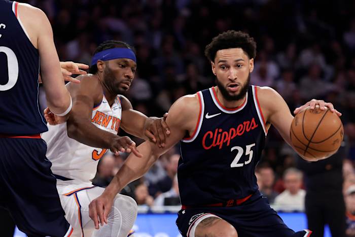 Ben Simmons agrees to a 1-year contract with the Sacramento Kings, AP source says