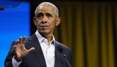 Obama warns AI is dangerous without oversight, urges Democrats to act
