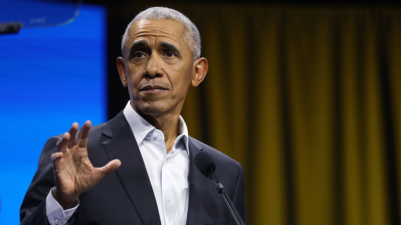 Obama warns AI is dangerous without oversight, urges Democrats to act
