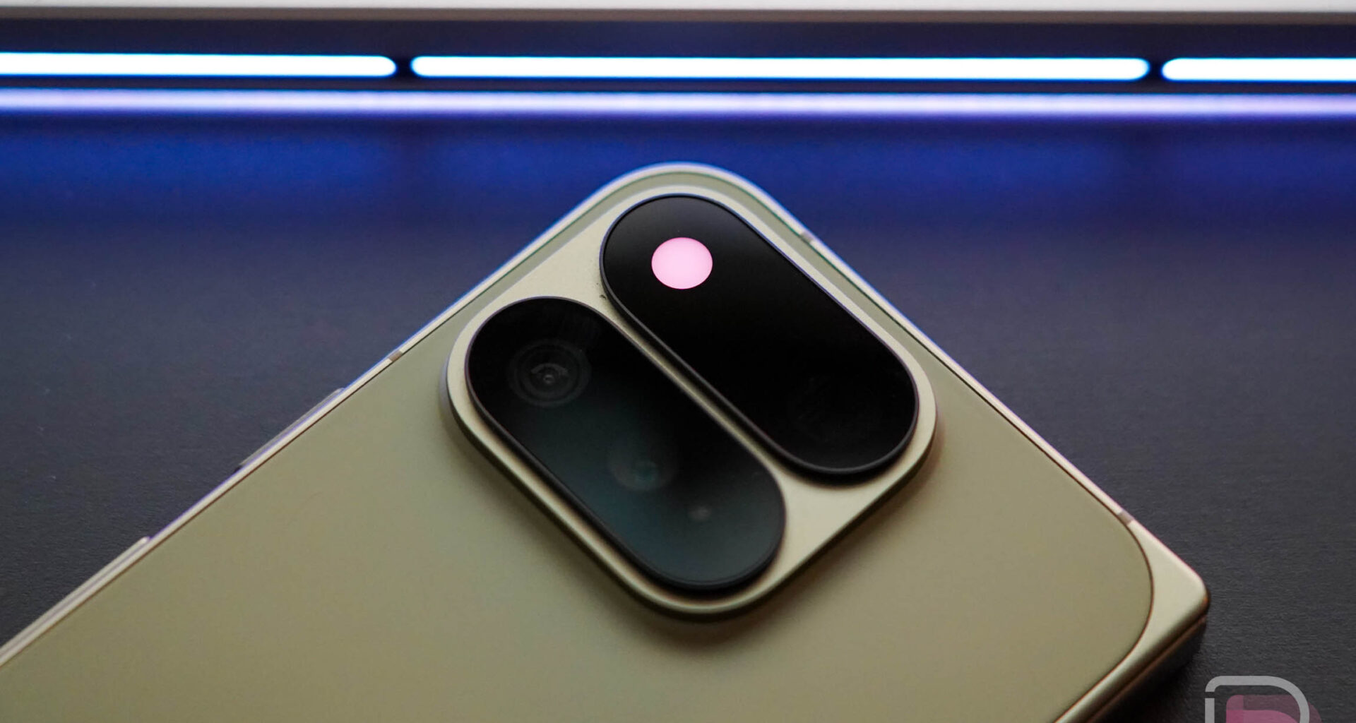 New Pixel 11 HiLight Features: Messaging is Here