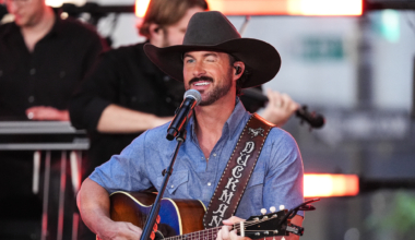 Riley Green’s Duck Call Wasn’t All It Was Quacked Up To Be as He Tried To Sway an Army Vet on ‘The Voice’