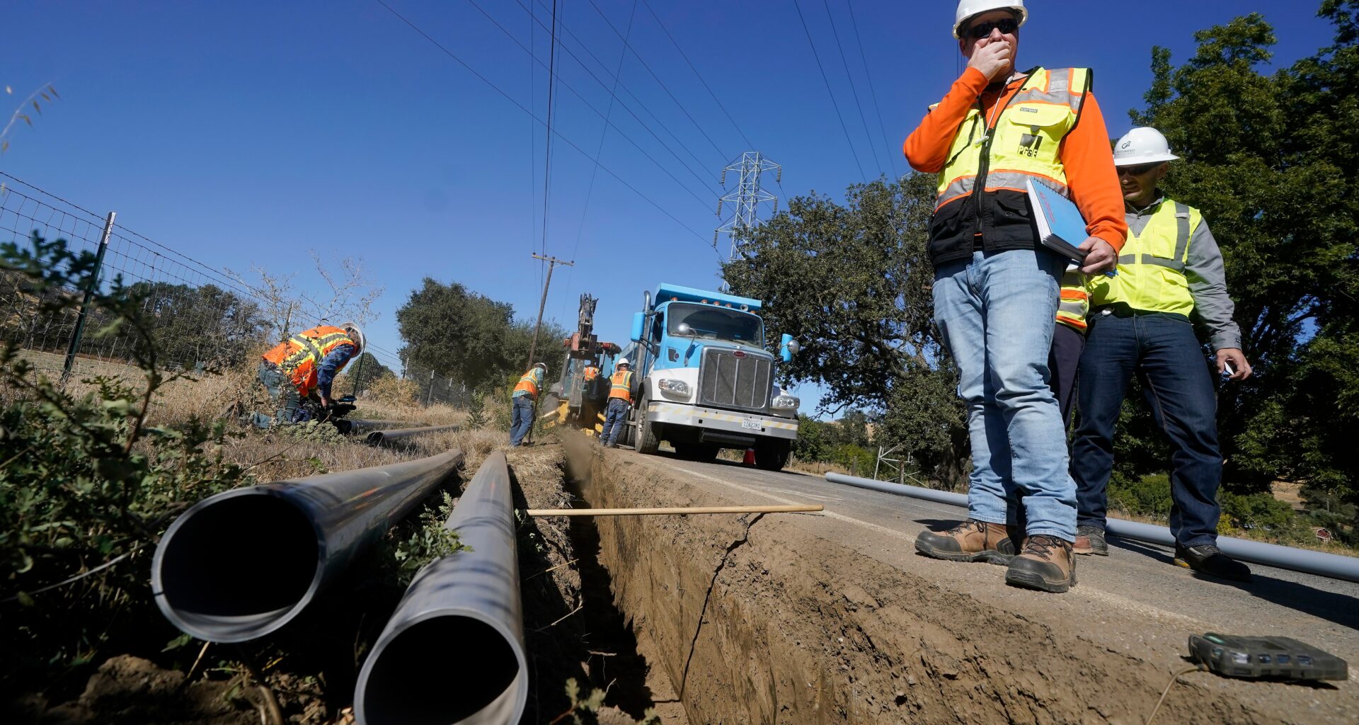 PG&E scales back capital spending after wildfire liability bill dies