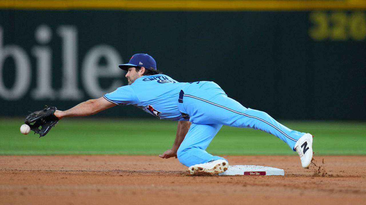Blue Jays fall further behind in wild-card race with painful loss