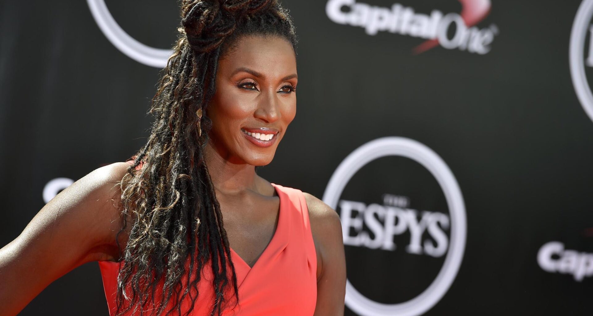 The Sparks honor Lisa Leslie with a bronze statue outside the arena
