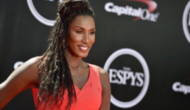 The Sparks honor Lisa Leslie with a bronze statue outside the arena