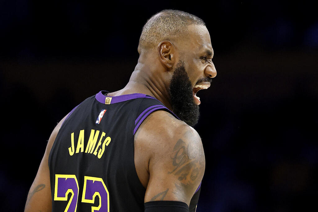 LeBron James will enter his 24th season in the NBA at the age of 42 (Photo: Ronald Martinez / Getty Images North America/ AFP) לברון
