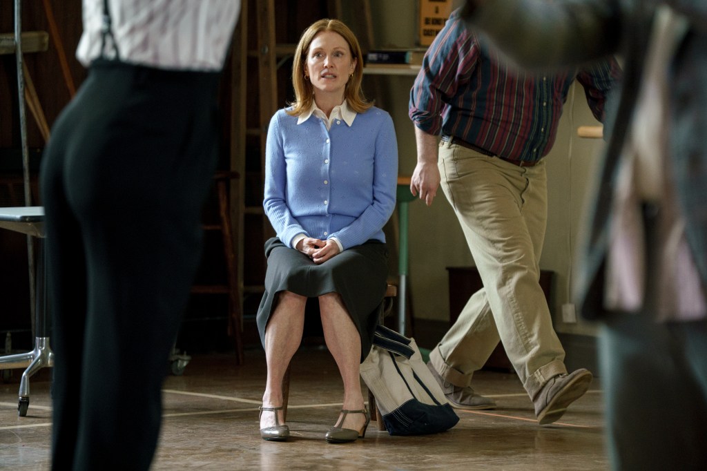 'The Debut' Review: Julianne Moore, Paul Giamatti, Jesse Eisenberg