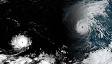 Hurricane Lowell could pass perilously close to the Hawaiian islands
