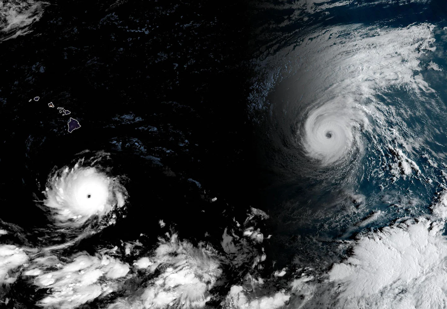 Hurricane Lowell could pass perilously close to the Hawaiian islands