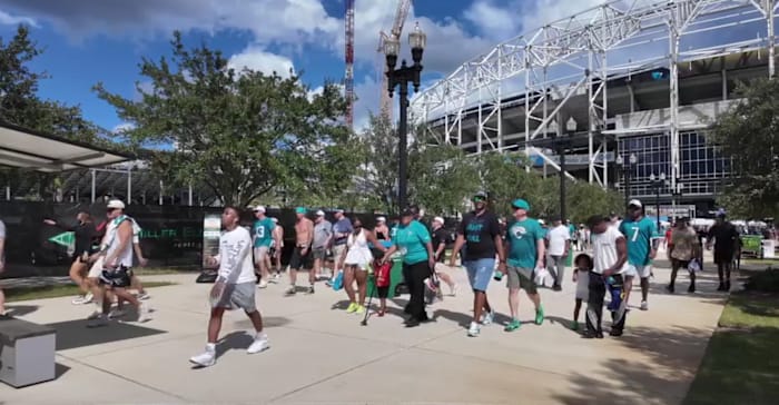 Heat index hits 103 degrees during Jaguars home opener against Browns