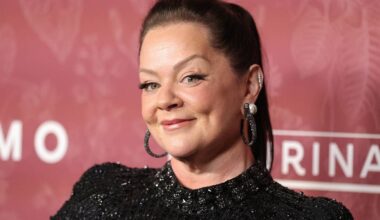 Melissa McCarthy showcases her 95lbs weight loss in glamorous red carpet appearance