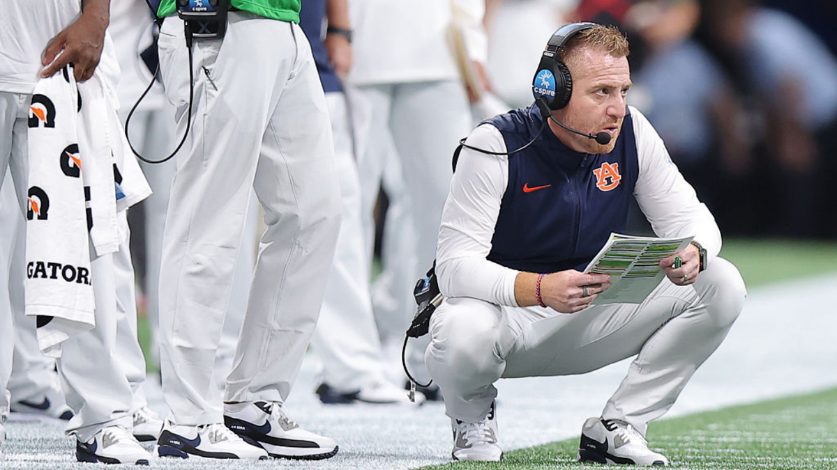 Auburn Tigers head coach Alex Golesh reacts on the sideline during a game at Mercedes-Benz Stadium.