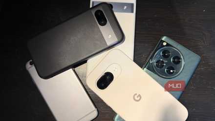 Android phones in a pile