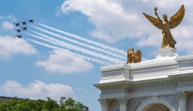 Trump says proposed triumphal arch will double as military complex
