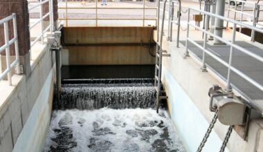 Election year "poop water" claims lead wealthy suburb to drop recycling plan