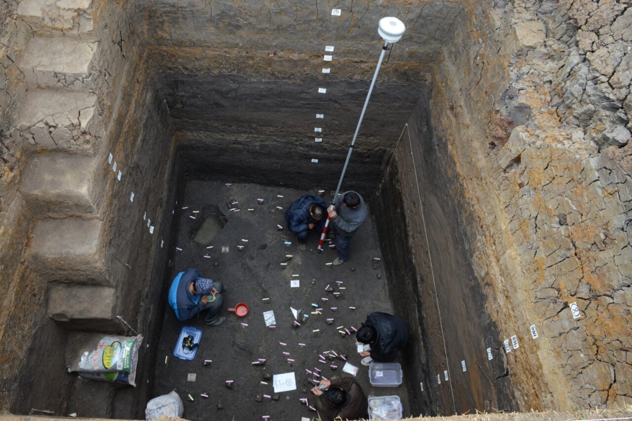 Bianfu Researchers In Denisovan Excavation