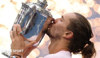 Alexander Zverev kisses the US Open trophy