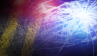 Hundreds lose power after crash takes down pole in Ephrata