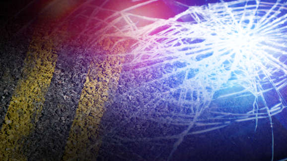 Hundreds lose power after crash takes down pole in Ephrata