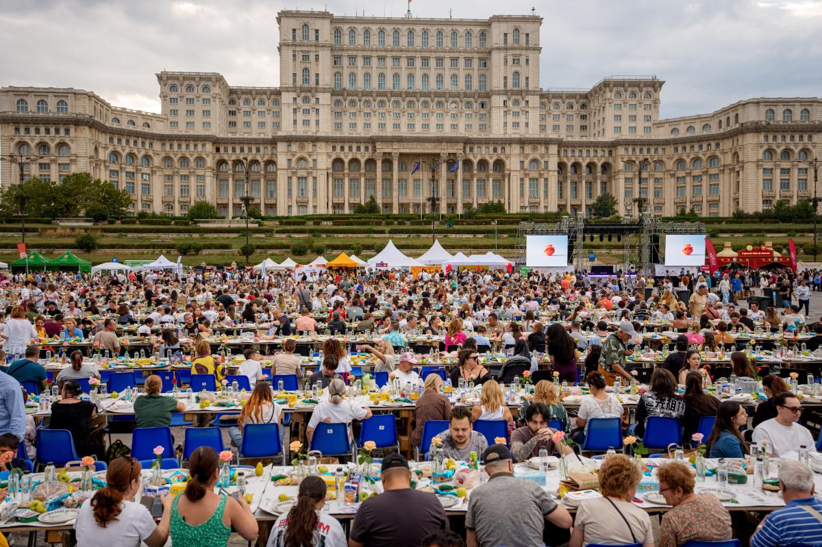 Romania sets Guinness record with miles-long table, raises funds for pediatric psychiatry hospital